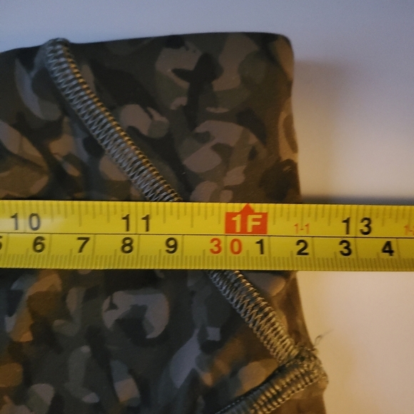 Lululemon Base Pase Highrise Running Tight Size 6 Intertwined Camo Medium Olive - Picture 13 of 16